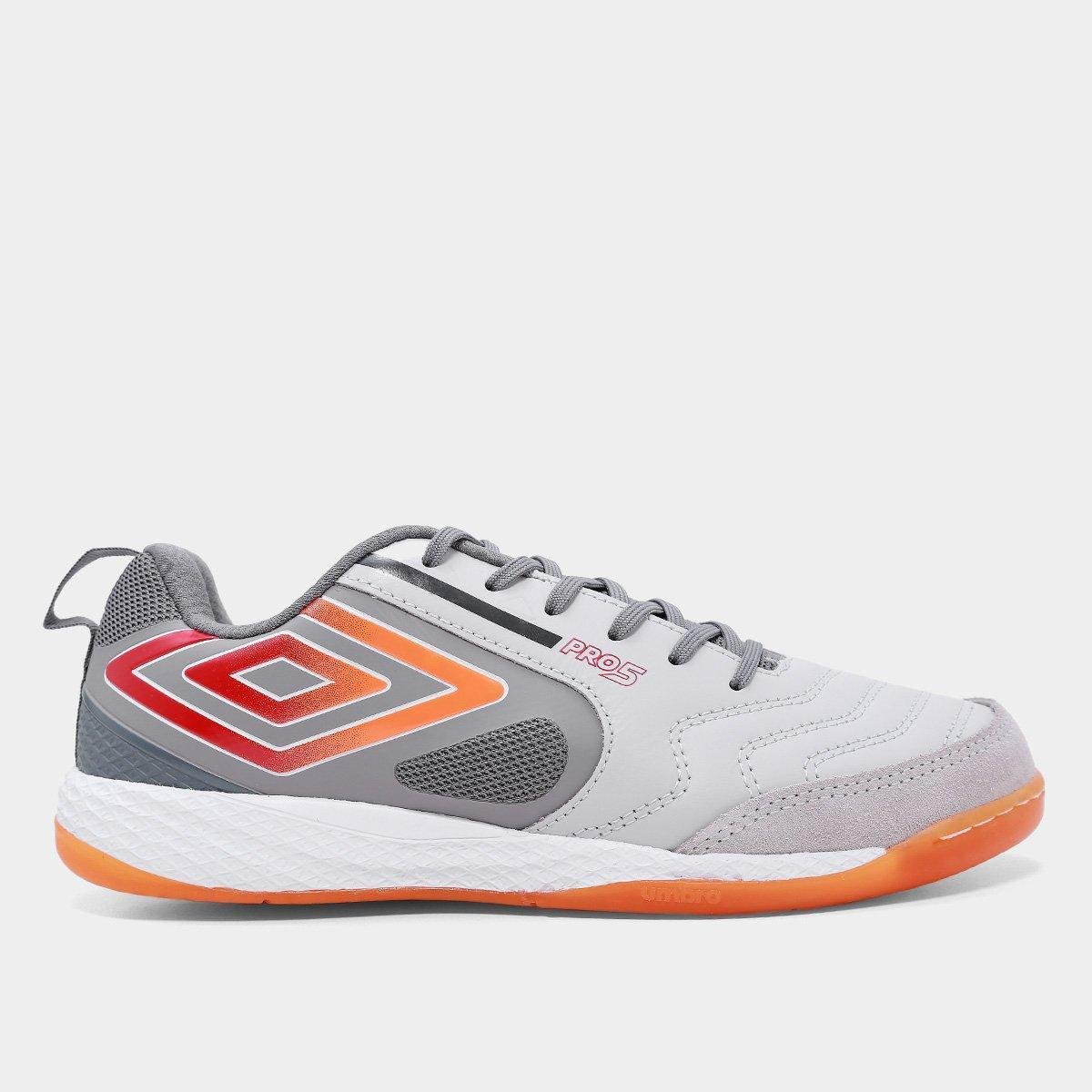 Chuteira Futsal Umbro Pro 5 Bump – Prata+Grafite